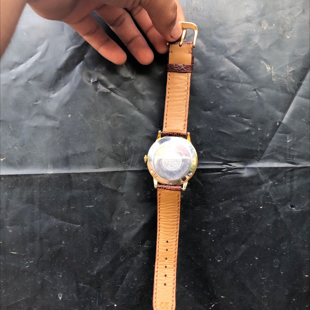 Ko phải da thật chỉ là da nhân tạo 
cũng khá là mềm mại
nhưng mà giá cao quá chưa hợp lý với chất lượng
Độ bền thì phải dùng xem có ổn ko