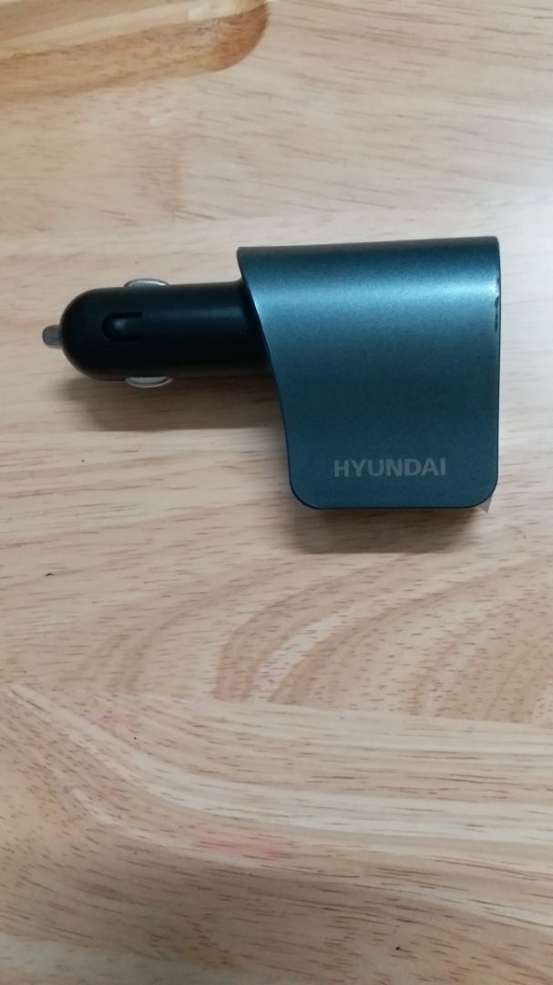 hàng nhận được ko giống như hình ảnh trên trang...nhưng thấy cũng đẹp rất ok...chưa dùng nên ko biết sạc nhanh ko...nói chung ổn so với tầm giá