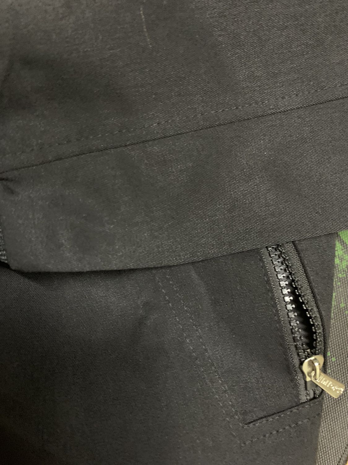 Áo đẹp, quá chất lượng so với giá.
Chất vải kaki đẹp, có một vài sợi chỉ thừa nhưng ko vấn đề gì.
5 sao