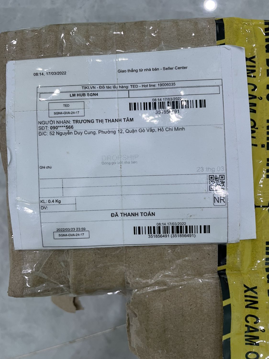 Vừa nhận hàng. Tiki giao hàng bị mẻ 2 cái miệng ly, đóng gói sơ sài. Hàng dễ vỡ mà đóng gói không có lót nên ly giao bị bể. Đề nghị tiki và nhà cung cấp hoàn tiền lại cho tôi và thu hồi hàng về. Dịch vụ quá tệ!!!