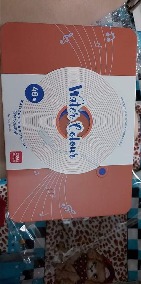 hộp màu nước rất đẹp, bên trong được tặng kèm cả poster Vương Nguyên nữa. chưa dùng nên chưa biết chất lượng ra sao. hộp màu nước rất đẹp, bên trong được tặng kèm cả poster Vương Nguyên nữa. chưa dùng nên chưa biết chất lượng ra sao.