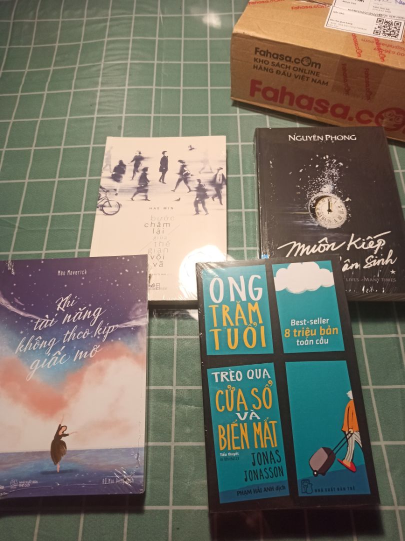 -❤️ Đầu tiên con cảm ơn mẹ đã cho tiền con mua sách, cảm ơn shop vì đặt hết tình cảm của mình để gói hàng một cách chu đáo, và cảm ơn anh shipper không ngại nắng noi để cố gắng giao hàng đến tay mình sớm nhất có thể.Thanks you ❤️