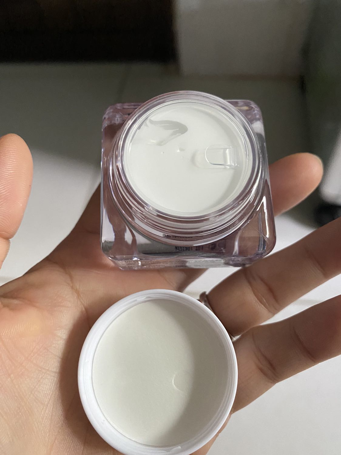 Hàng giao nhanh, shop đóng gói cẩn thận, kem mịn, thơm. Check mã vạch rõ ràng, date lâu do mới sd lần đầu nên k biết kem có hợp k nhưng sẽ ủng hộ shop dài lâu nếu sd ok