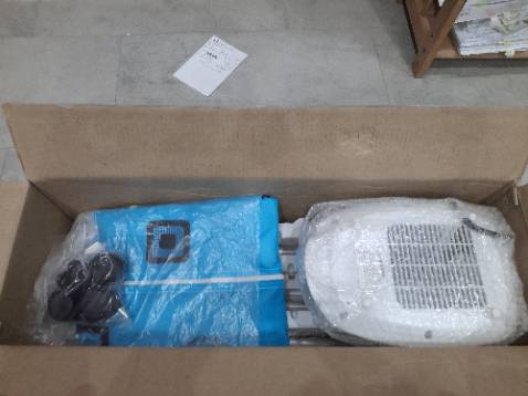 Tủ dễ tháo lắp, chắc chắn. Lần đầu mình sấy nhiều đồ, nên sấy 3 tiếng sau vẫn chưa khô. Lần sau mình để ít đồ lại, sấy 1 tiếng rưỡi là khô hết, không còn mùi. Mỗi lần sấy được 14 đến 20 cái, tùy kích cỡ của áo quần. Cái điều khiển từ xa không dùng được, nhưng mình cũng không cần dùng, nên vẫn để 5*