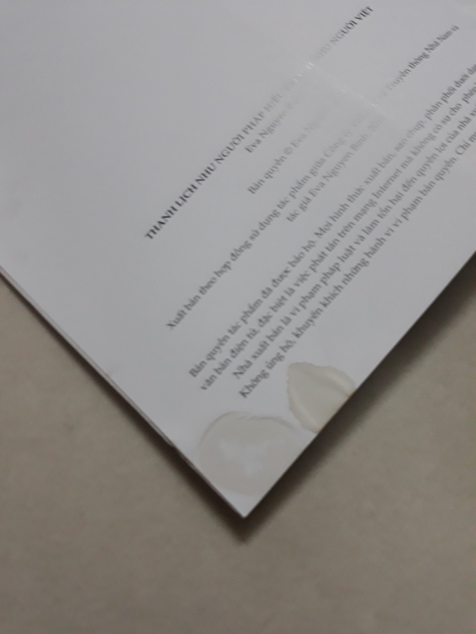 Tháng rồi mình mua quyển này trên Tiki , háo hức nhận sách bao nhiêu thì hụt hẫng khi nhận sách bấy nhiêu . Sách bị cũ , dơ , nhiều vết ố . Mong bên cung cấp sản phẩm và Tiki lưu ý vấn đề này .