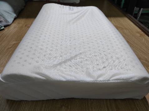 Sử dụng gối cao su thuần việt ngủ rất thoải mái, sáng dậy mình ko còn bị đau mỏi vai gáy nữa. Giao hàng nhanh.