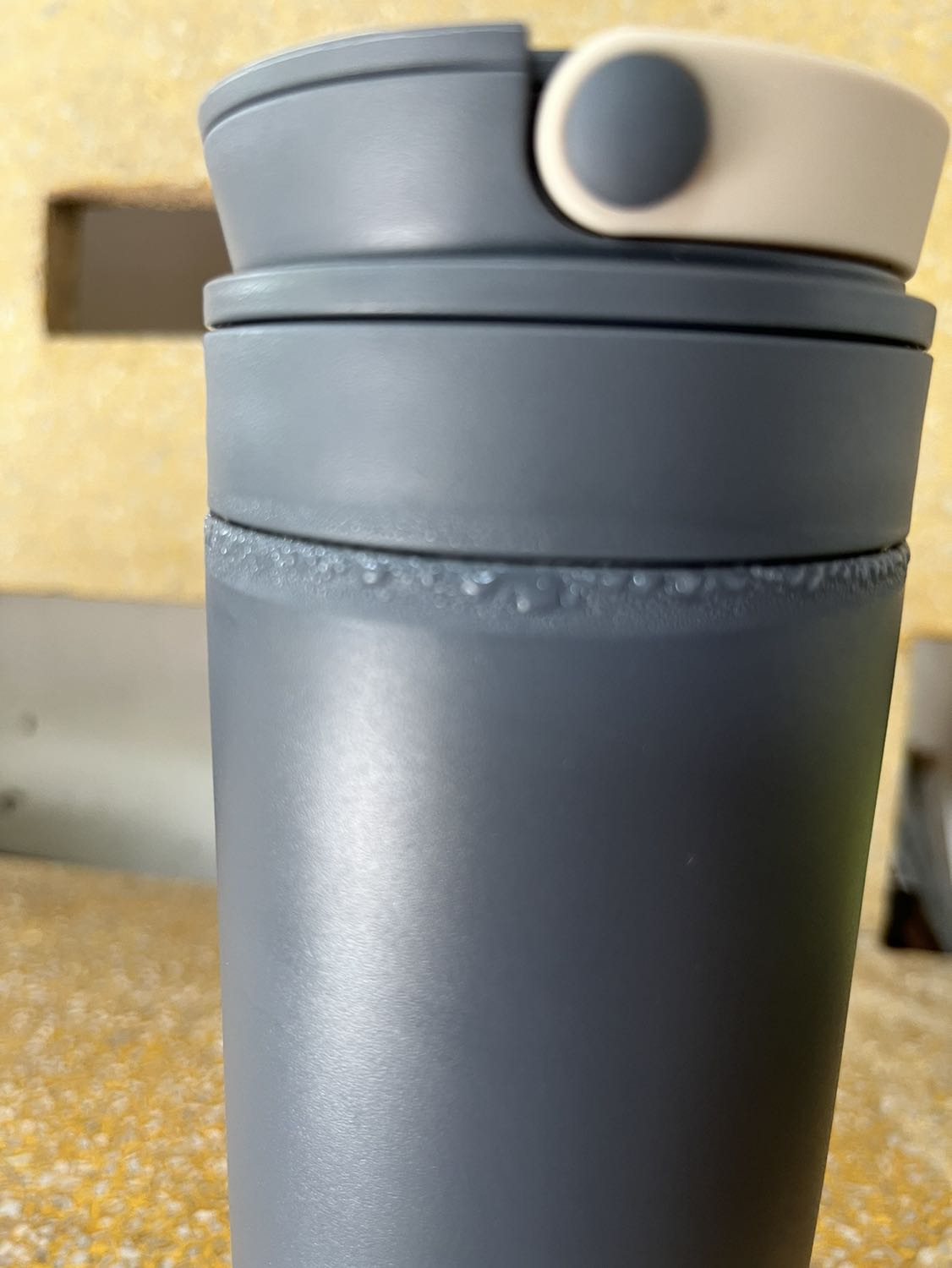 Hôm qua nhắn được hàng , sử dụng bị ra mồ hôi lạnh ở nắp bình
Mình cần đổi lại sản phẩm