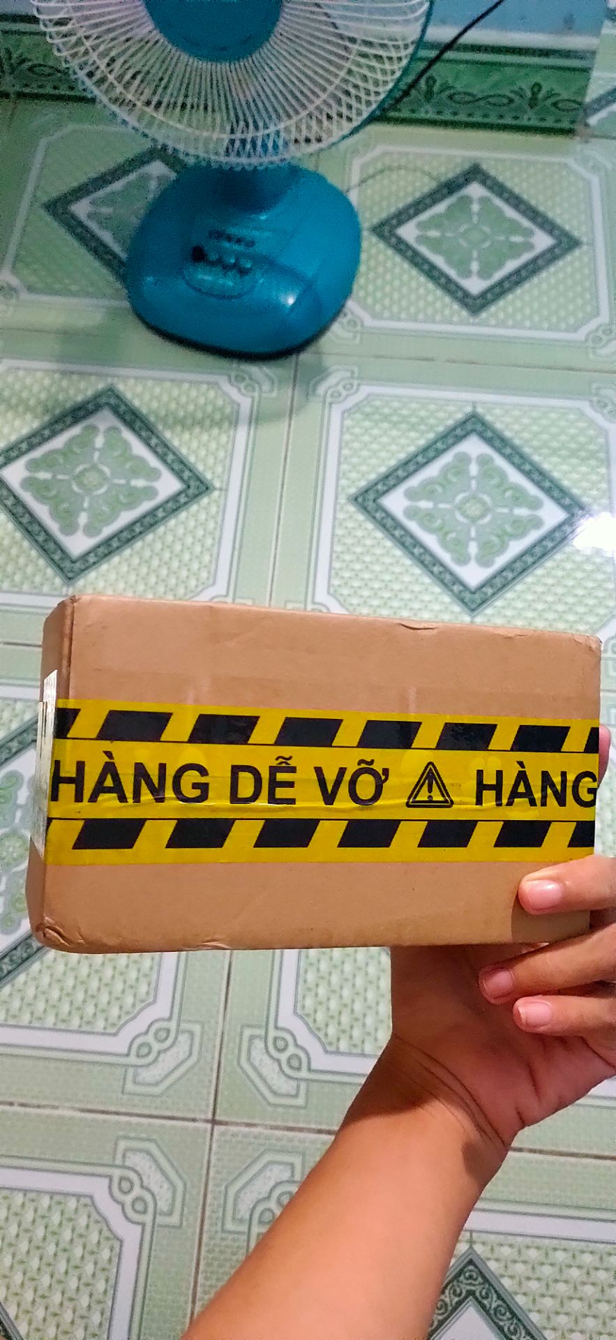 dog goi ki . sp dug hih .giao hag nhah . chat son mem hoi giog don duog co màu .hop nho tien loi nhiu mau tha ho dah thay doi tone .sp dag mua