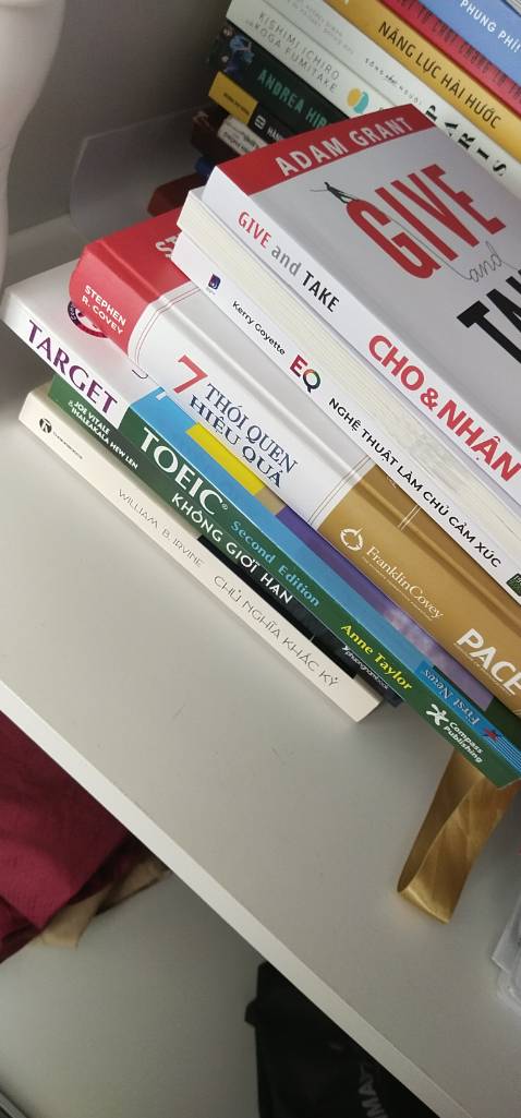 Giao hàng nhanh, đóng gói đẹp, sách mới cứng, tuy nhiên mình k thấy phần listening có đĩa nghe, nhờ tiki và cửa hàng hỗ trợ cho mình đĩa hoặc video về nội dung nghe của sách