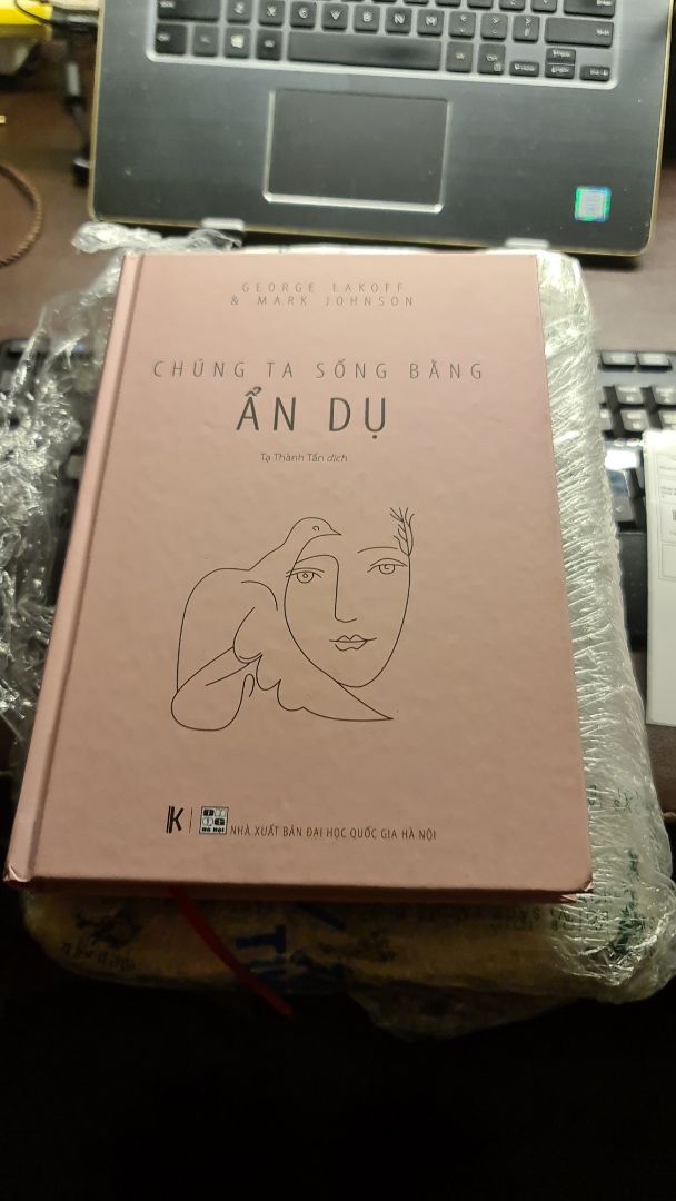 sách đẹp, đóng gói cẩn thận và thẩm mỹ.