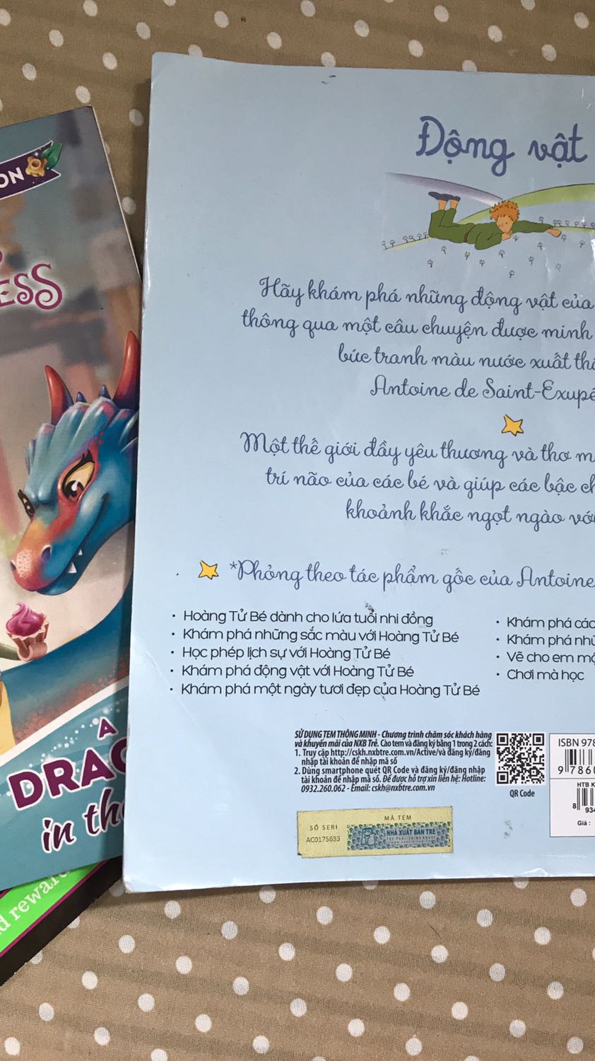 Hic, sách cũ và bụi, bìa quyển “Khám phá động vật với Hoàng Tử Bé” thì sờn rách. Quyển Lego Disney Princess và The Maggic Porridge Pot thì bụi, bìa bị bẩn hết rồi, bên trong thì ok hơn xíu nhưng nhìn như mua ở hiệu sách cũ ấy. Thất vọng đơn hàng này ghê :((((((