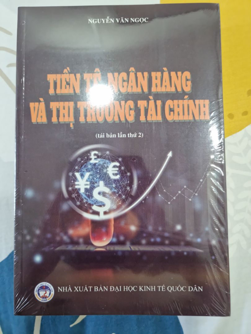 Sách còn mới, đóng gói tương đối chắc chắn nhưng giảm giá chưa thật hấp dẫn, giá vẫn còn cao.