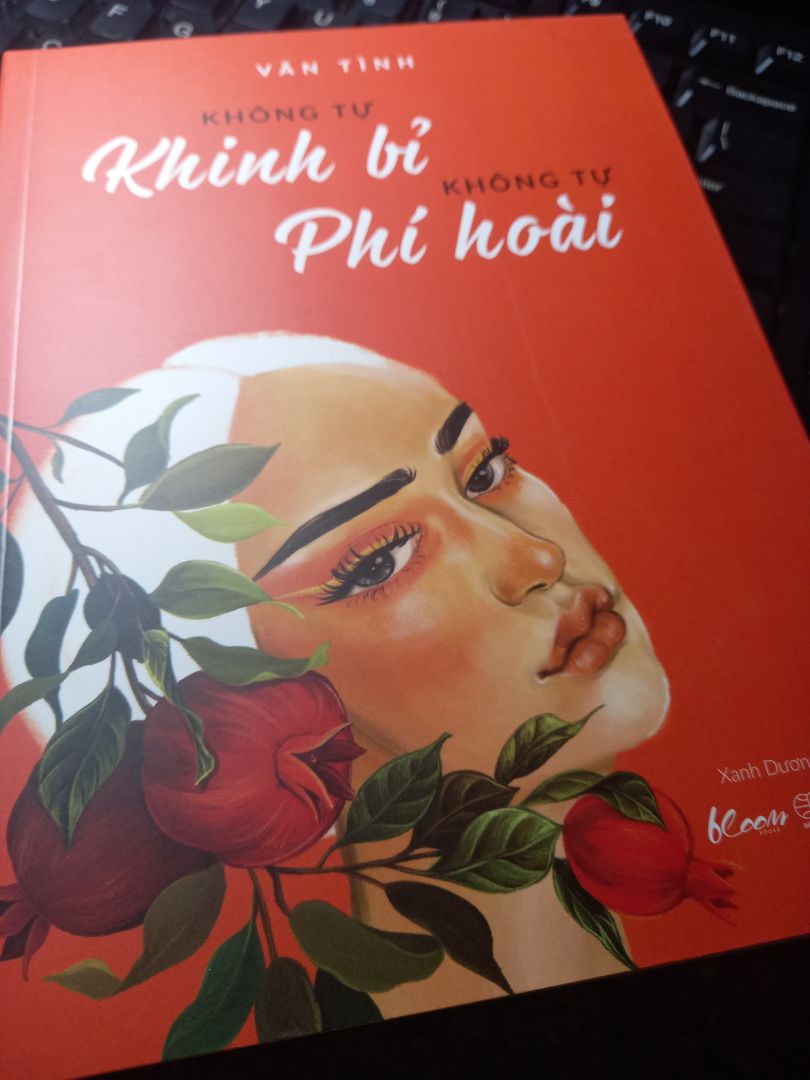 Sách rất đẹp, trình bày xinh xẻo, siêu dày, giá cũng ổn nữa ạ. Mình mua để tặng nên chưa có dịp đọc. Hi vọng tương lai có thể tự thưởng cho mình 1 cuốn❤
Mình thấy phần đóng gói khá sơ sài nhưng sách của mình không bị sao cả.
Bù lại thời gian giao hàng rất nhanh. Mình đặt 2 ngày là có rùi. Cảm ơn Tiki rất nhiều.