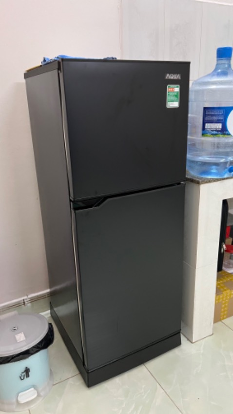 Tủ nhỏ gọn, chạy êm, làm lạnh nhanh.