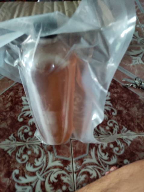 Nếu nói về đóng gói thì chắc chỉ cho 2 sao. Do ko nhãn mác, bao bì giống dán đáy chứ ko phải ép nhiệt. TUY NHIÊN chất lượng thì hơn 5 sao nhé. Do mang tiếng ong nuôi nhưng chắc ko cho ăn dường nuôi nên ch.luong ko kém ong thật. Mình để trong phòng 2 tuần thì nổ nắp ( chắc do phòng mình nóng). Ok shop.