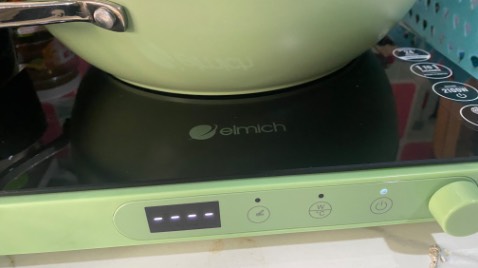 Bếp này mới gọi là bếp này! Cái núm vặn nó thay phím bấm nên rất tiện dụng. Vừa kiểu hơi hướng như nấu bếp gas ngày xưa. Đặt hàng giao trong 1 tiếng. Tiki giao hàng 2h khiến tôi rất hài lòng.