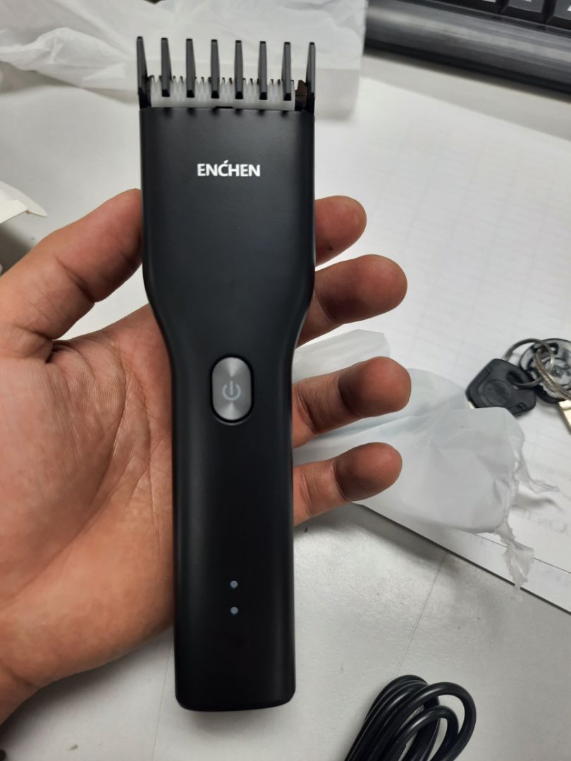 mình mới lấy chưa sử dụng nhưng cảm nhận rất chắc chắn, đường nét sắc xảo, cổng sạc type C