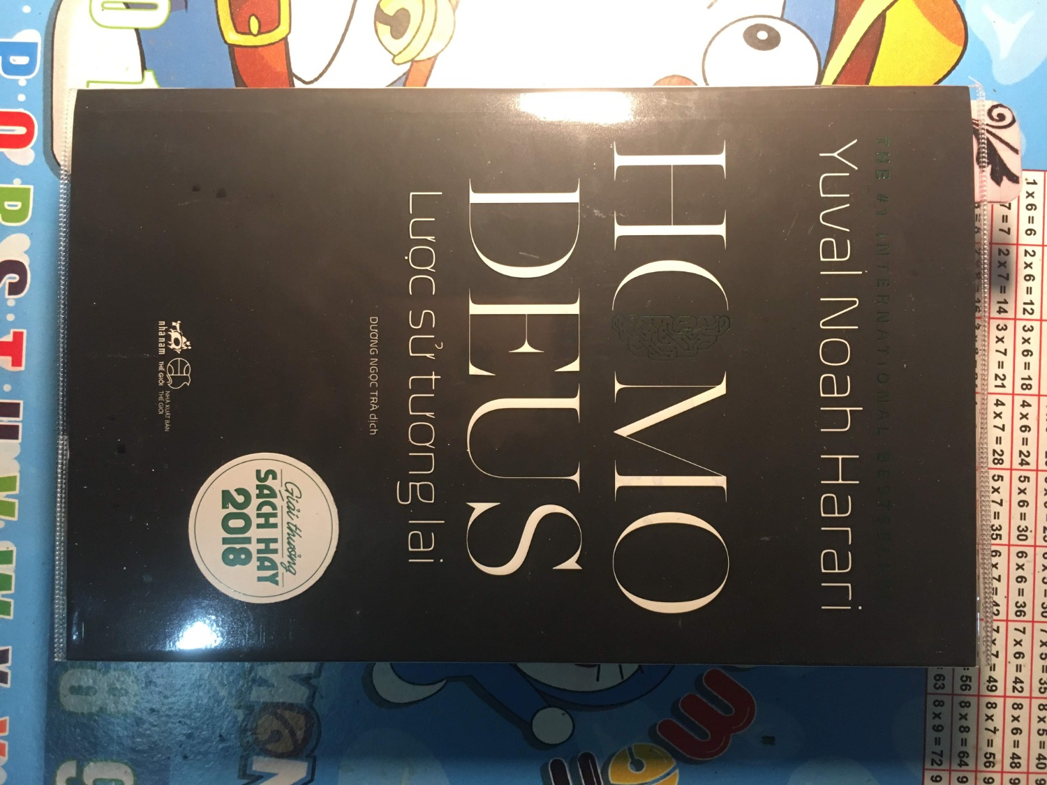 Sách của Nhã Nam và Omega thì tuyệt vời rồi. Nhận hàng nhanh,  sách mới tinh, duy có Homo Deus thì không bọc giấy bóng nên bìa hơi bẩn tí như sách cũ, tạm chấp nhận được