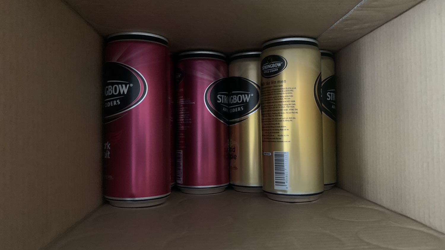 Mua của Tiki Trading. Giao bởi GHN đúng ngày hẹn 25July sau 4-5 ngày đặt. Hơi móp nhưng ko sao, ko đến nỗi nào. Hạn ok, mỗi mùi 1 hạn khác nhau (từ nhà SX đã vậy).