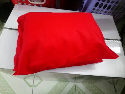 Chất liệu bạt ổn, khoen inox mượt, đường chỉ may còn yếu, khóa nhựa của dây cài dễ gãy. Giao hàng sớm 1 ngày, có giỏ đựng và thẻ chính hãng, thư cảm ơn (tuyệt vời), đóng gói cẩn thận. Like.