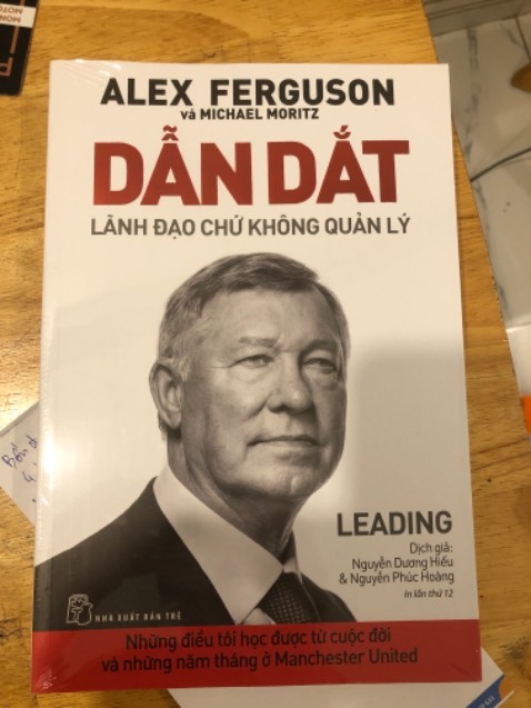 Tiki giao hàng nhanh, rất đúng hẹn. Hôm qua đặt hôm nay đã có hàng. Sách chưa đọc nhưng thấy của bác Alex Ferguson thì hay rồi :D