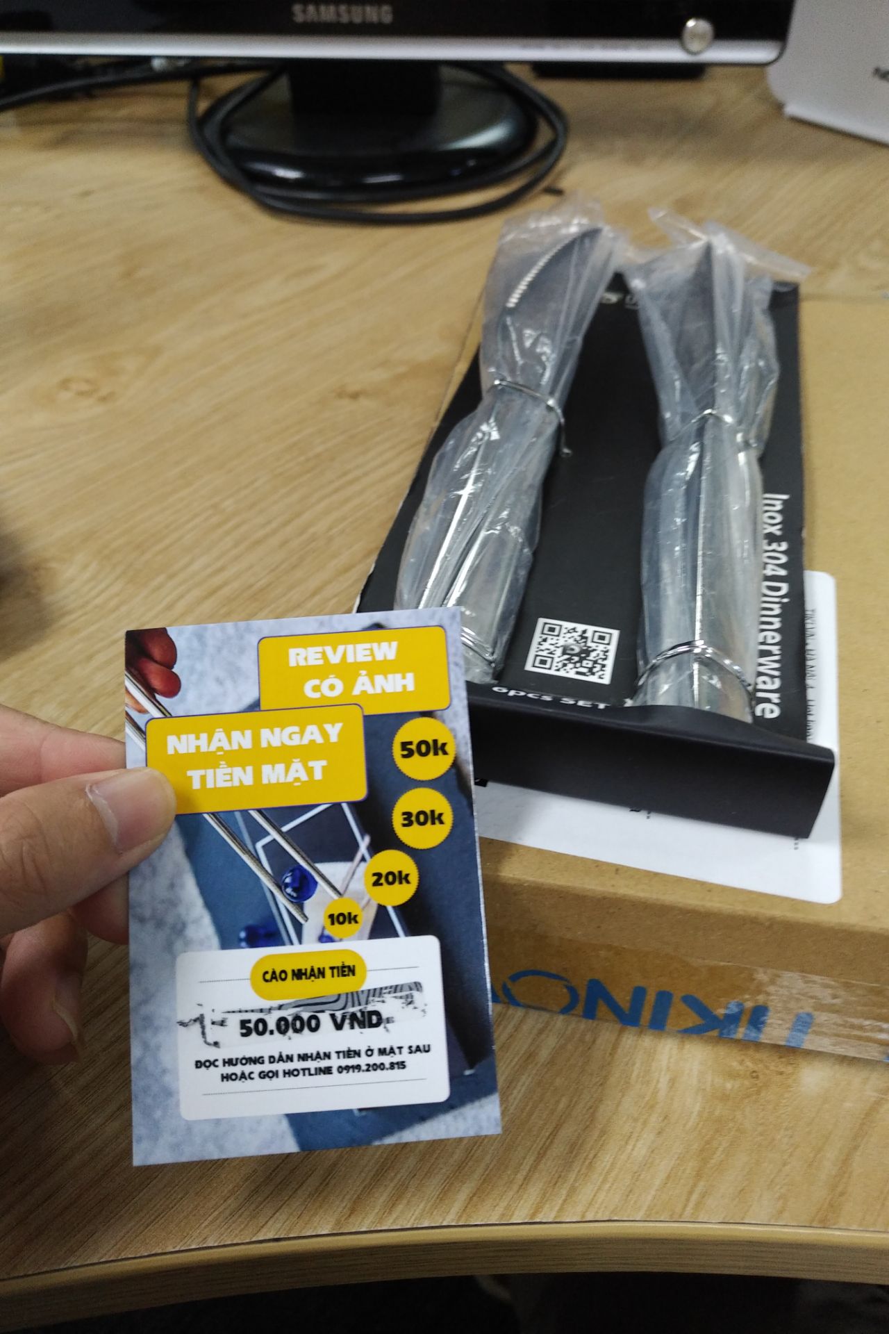 giao hàng sớm 1 ngày so với dự kiến. đóng gói rất cẩn thận, dao sắc và hoàn thiện rất đẹp