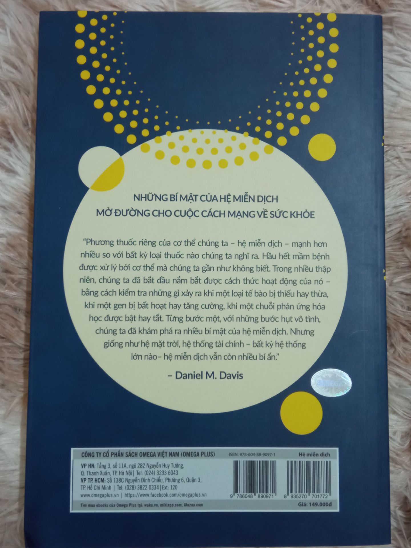 Cuốn sách đưa ra nhiều dẫn chứng cho việc "hệ miễn dịch đóng một vai trò cực kỳ quan trọng trong việc chăm sóc và bảo vệ sức khoẻ"
Sách hơi khó đọc, nhưng hay. Tìm hiểu thêm về hệ miễn dịch để giúp cơ thể khoẻ và phòng chống bệnh tật tốt hơn