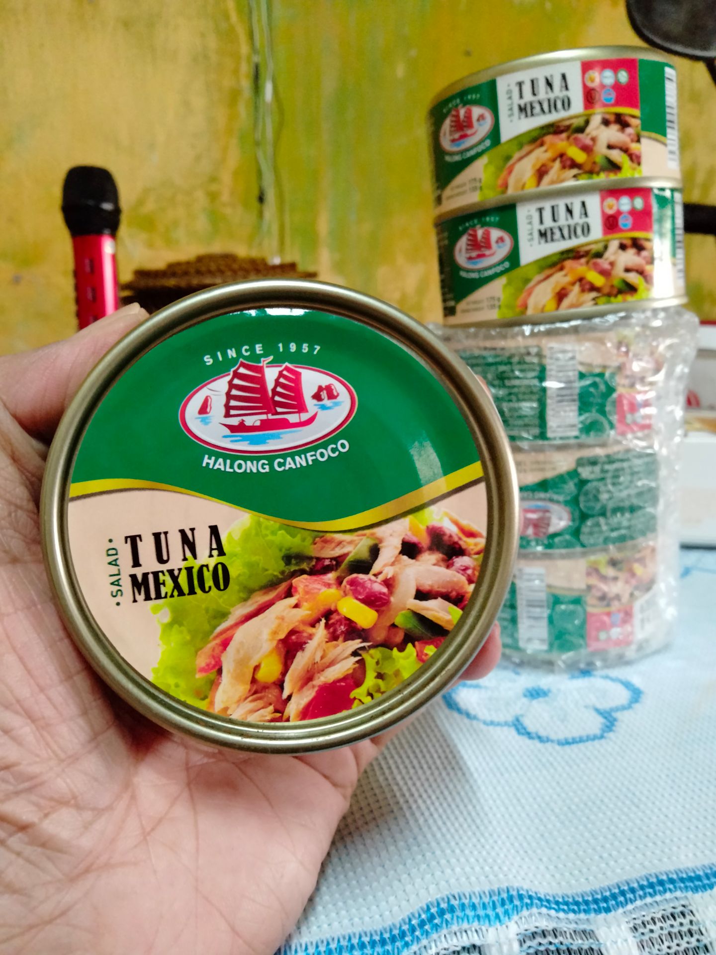 bà con cô bác ơi ! cả ngừ mặc dù rẻ tiền nhưng ăn rất thơm ngon , sẽ còn tiếp tục ủng hộ shop bà con cô bác ơi ! cả ngừ mặc dù rẻ tiền nhưng ăn rất thơm ngon , sẽ còn tiếp tục ủng hộ shop