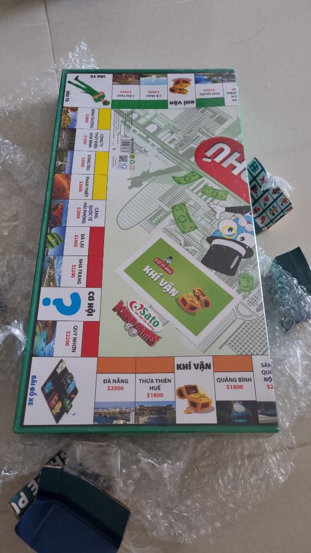 Giao hàng nhanh. Màu sắc đẹp. Có tặng kèm xúc xắc gỗ lớn, các bạn nhỏ rất thích. Chơi vui