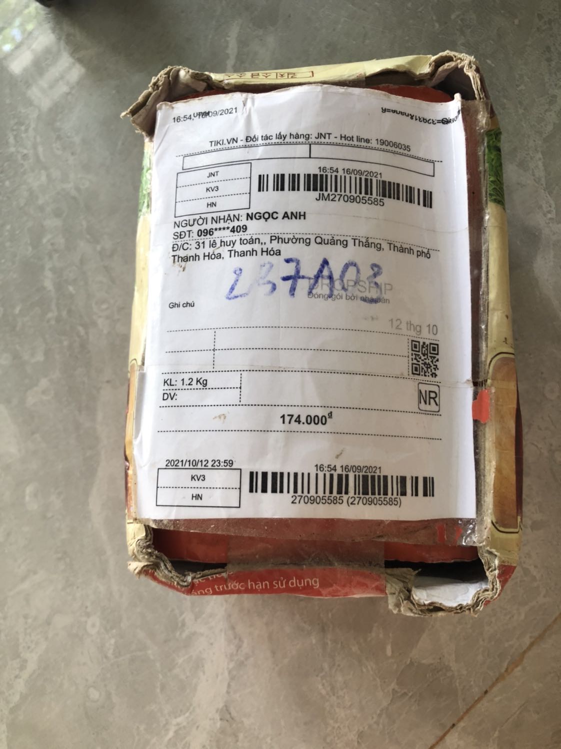 Rất không hài lòng về cách giao hàng
Mua từ 9/9 mà đến 4/10 mói nhặn được
Giao quá lâu, trong khi những đơn mình mua của nơi khác cùng ngày thì đã nhận được từ rất lâu rồi nên đừng lấy lí do tại dịch bệnh
Nhắn tin shop thì không phản hồi, nhắn tin trợ giúp thì rắc rối 
Hàng thì đóng gói sơ sài 
Mình chưa bao giờ phải đánh giá 1 sao cho sản phẩm nào
Sau lần này mình xin phép k mua hàng trên tiki và shop nữa