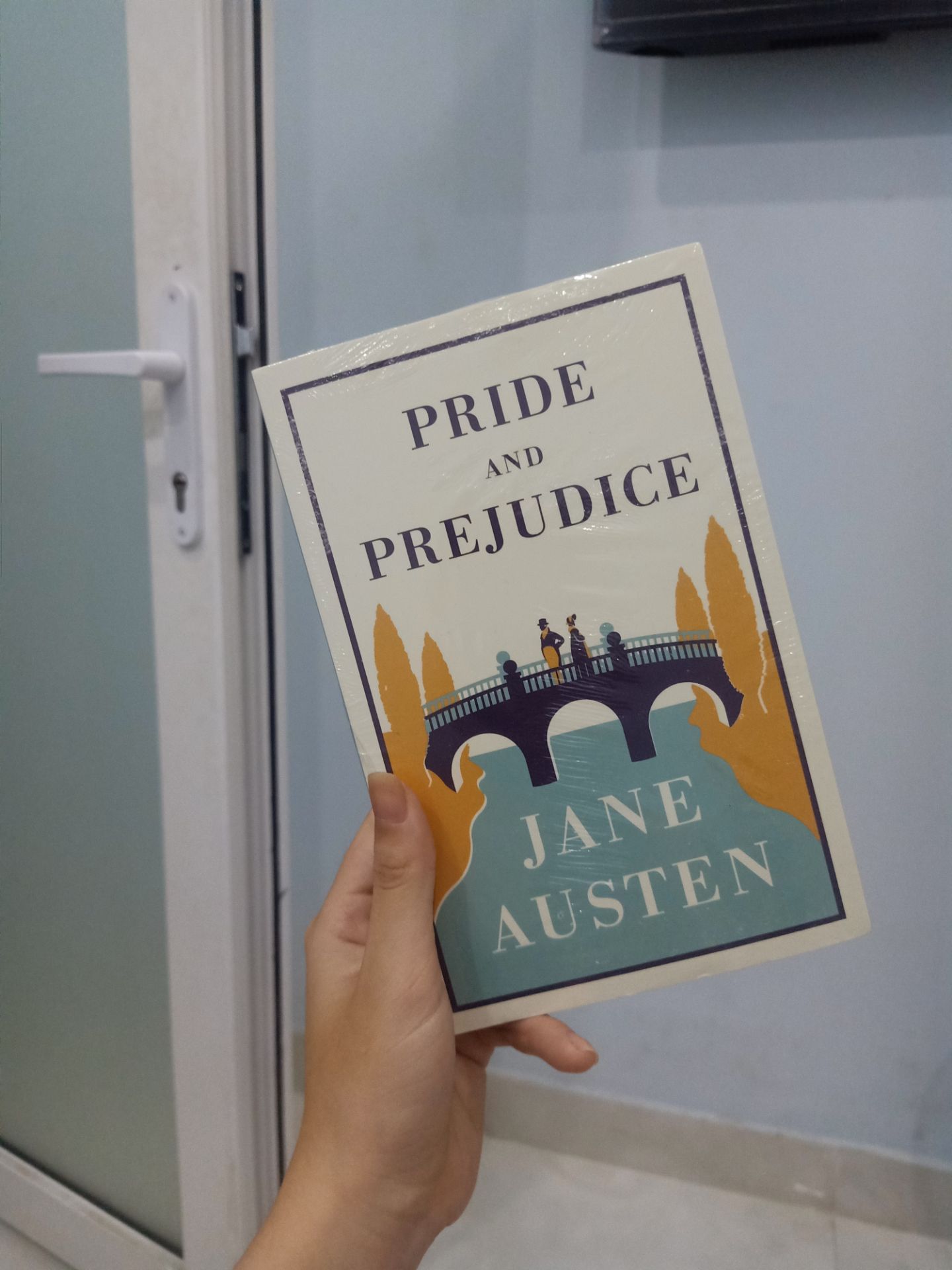 Sách giao nhanh hơn dự kiến rất nhiều và trong tình trạng tốt, nguyên seal, đóng gói kỹ đẹp, rất hài lòng.