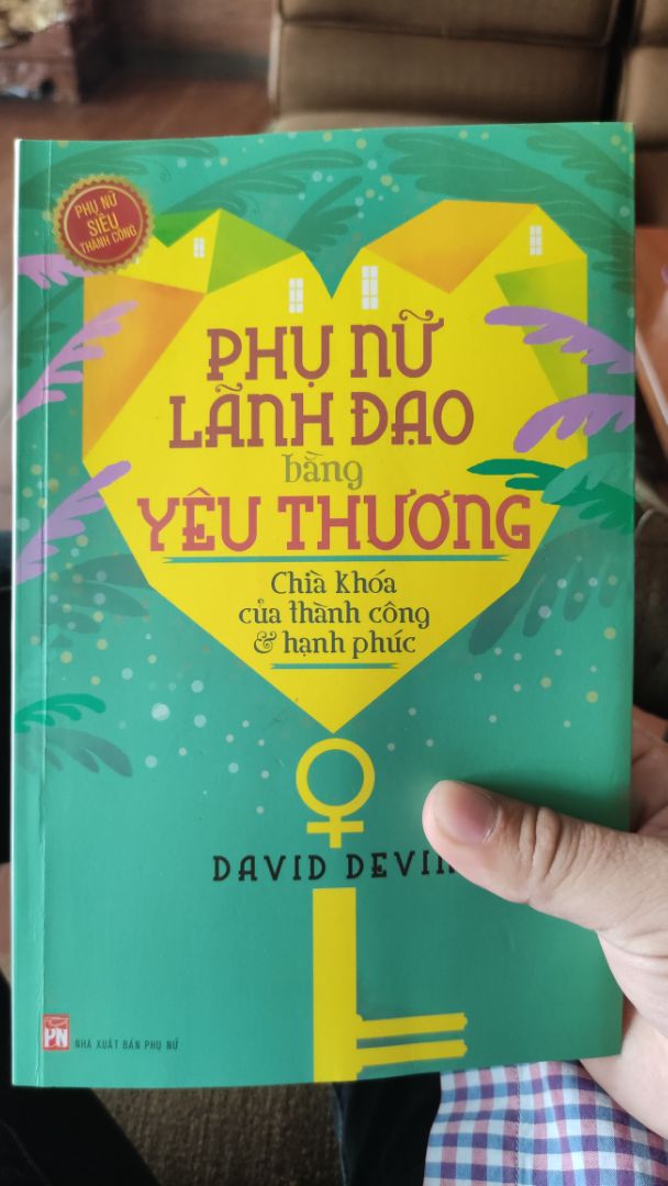 Sách hay nên đọc.
"Tôi không muốn lấy một người phụ nữ quản gia. Tôi muốn lấy một người phụ nữ bình thường để trở thành người phi thường. Tôi đủ đẳng cấp để trợ giúp người bạn đời của mình khai thác tiềm năng để trở thành một nhà lãnh đạo trong gia đình và ngoài xã hội. Tôi sẽ chờ người ấy xuất hiện, hữu duyên nhất định sẽ gặp !