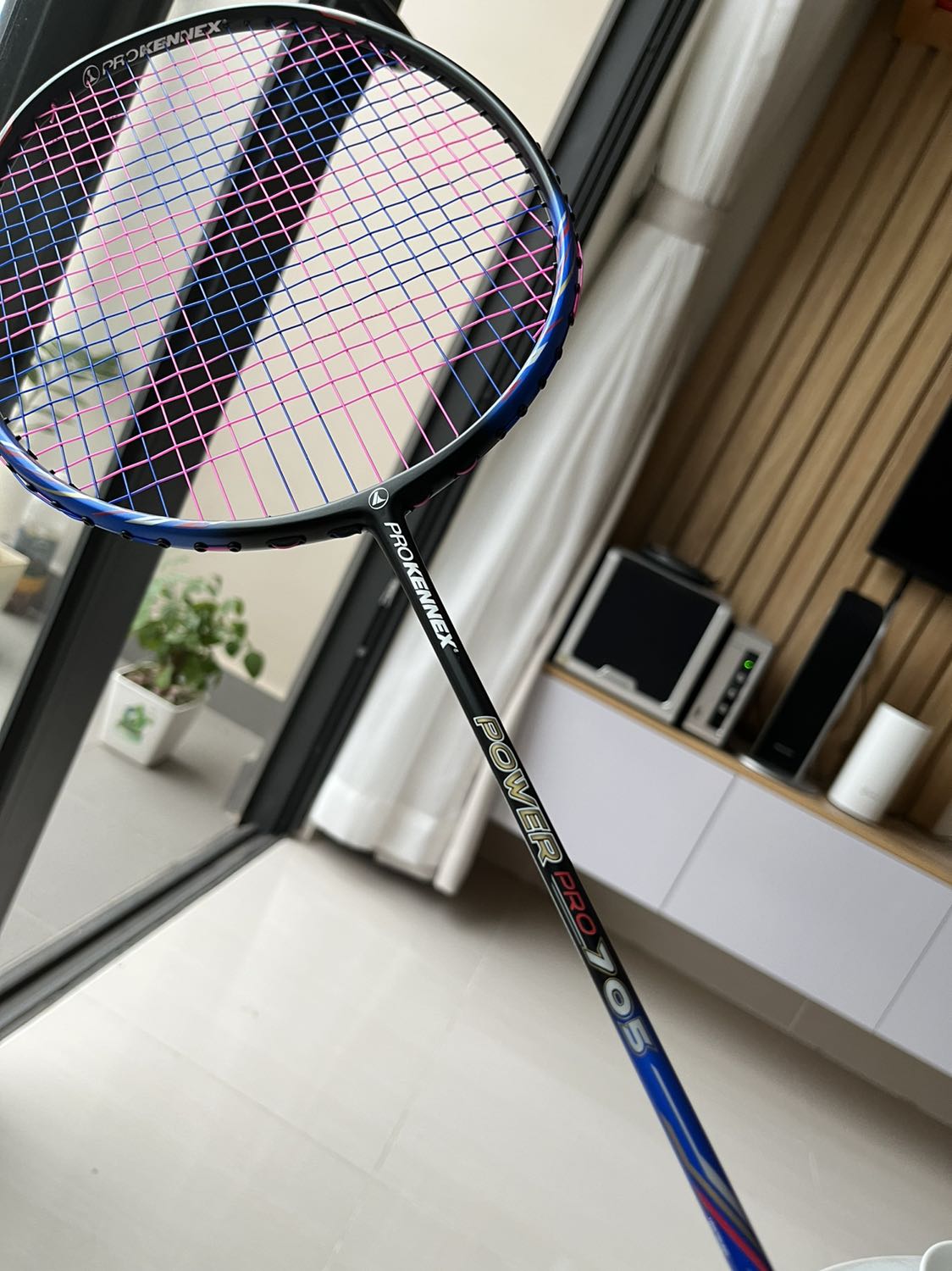 Giao hàng nhanh, đóng gói cẩn thận. Vợt được hoàn thiện tốt.