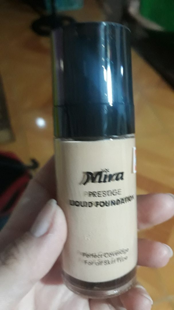 sản phẩm như mô tả. Da dầu ít xài ổn, thêm phấn phủ nữa là ok. Che được khuyết điểm nhạt màu.