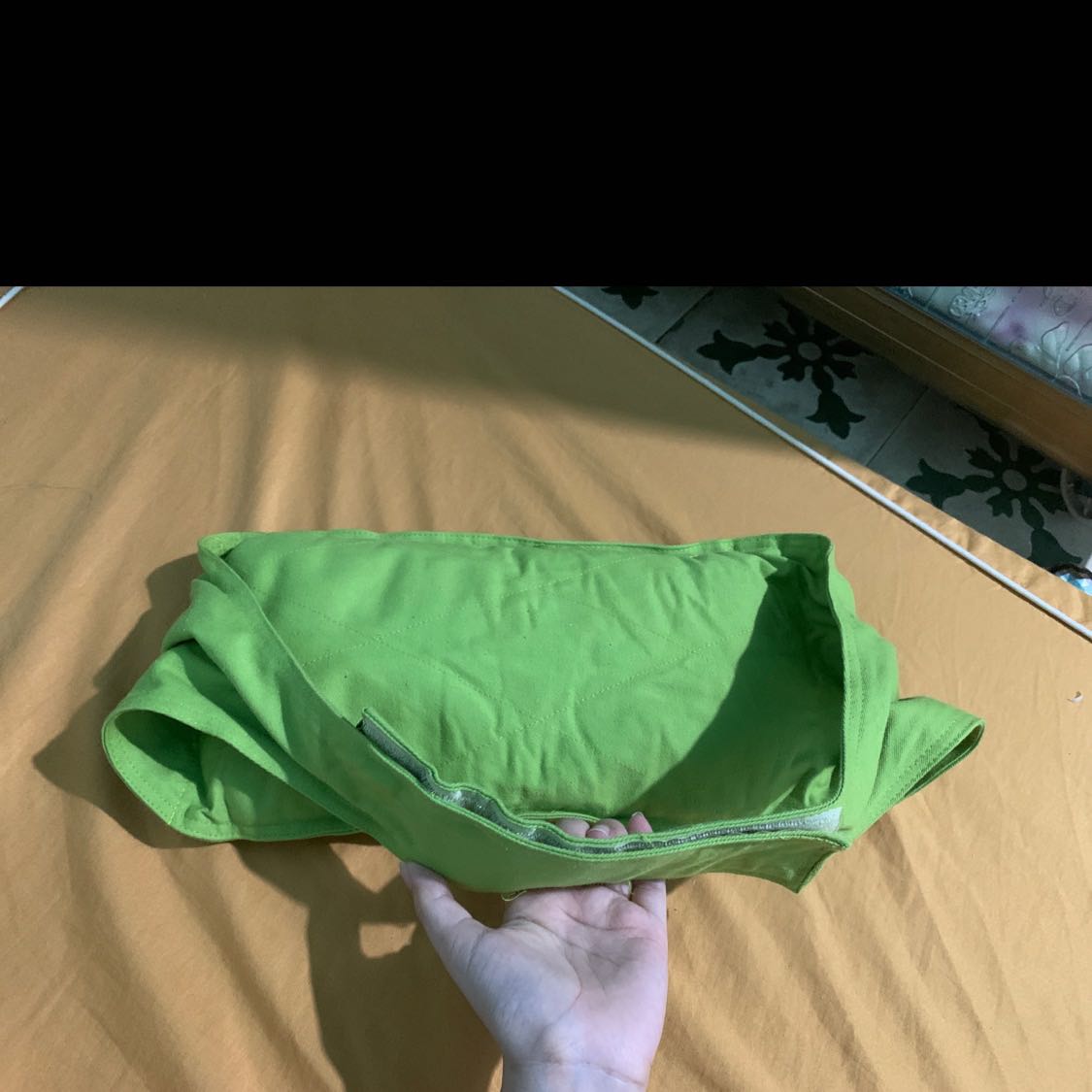 Sản phẩm rất tuyệt cho sức khỏe. Anh xã mình đi làm mệt về, tối được chườm nóng ngủ rất ngon.
Nhược điểm là nhanh nguội quá. Có thể do mình quay bằng lò không dầu nên bị nguội nhanh chăng? Mình quay lò không dầu 5p luôn, nóng thoải mái mà chưa kịp phê là nó hạ nhiệt rồi. Ahihi