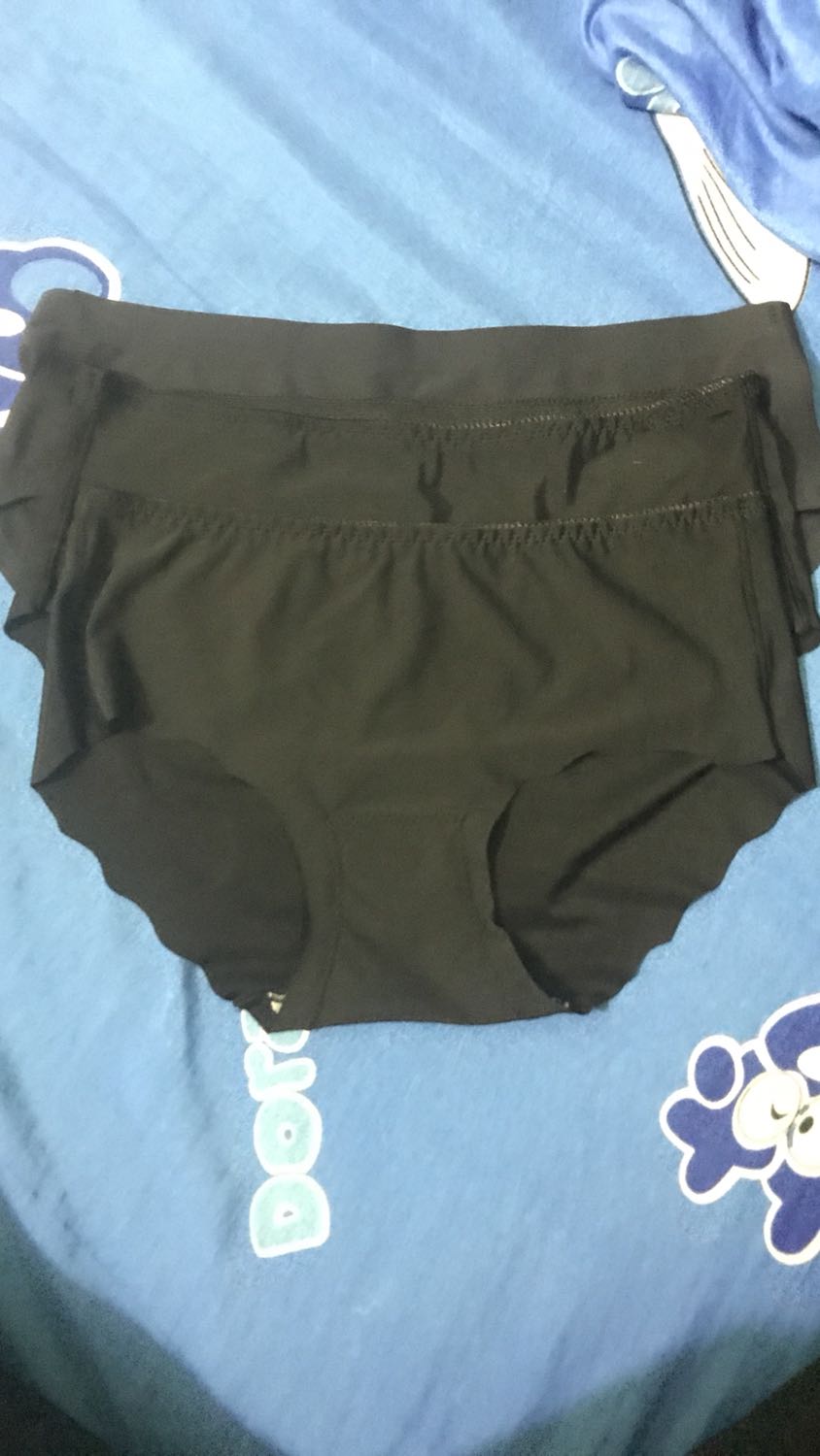 5 chiếc 
thì giao 3 chiếc đen. 2 chiếc đen không đúng size . lại còn ko đúng loại. làm ăn trẻ con thế . 
Đầu nằm đã phải nghiệp tụ vành môi. kiểu làm ăn chộp giật. chúc Shop mua may bán đắt ha ? 5 chiếc 
thì giao 3 chiếc đen. 2 chiếc đen không đúng size . lại còn ko đúng loại. làm ăn trẻ con thế . 
Đầu nằm đã phải nghiệp tụ vành môi. kiểu làm ăn chộp giật. chúc Shop mua may bán đắt ha ?