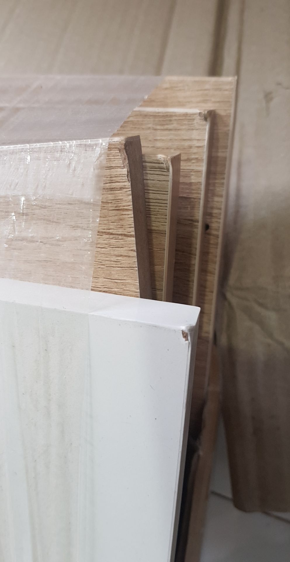 Sản phẩm đúng mô tả ! Phù hợp với tầm giá !  Tuy giao bị chậm so với lịch hẹn + sản phẩm bị vài lỗi nhỏ (có thể do quá trình vận chuyển) nhưng vẫn thông cảm trong tình hình dịch Covid ! Nhân viên giao hàng rất dễ thương !