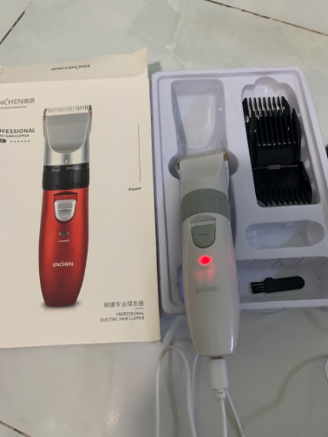 Đặt một mẩu mà giao một mẩu. Cắm điện vào thì không sử dụng được. Giờ chẳng biết liên hệ ai để đổi hàng