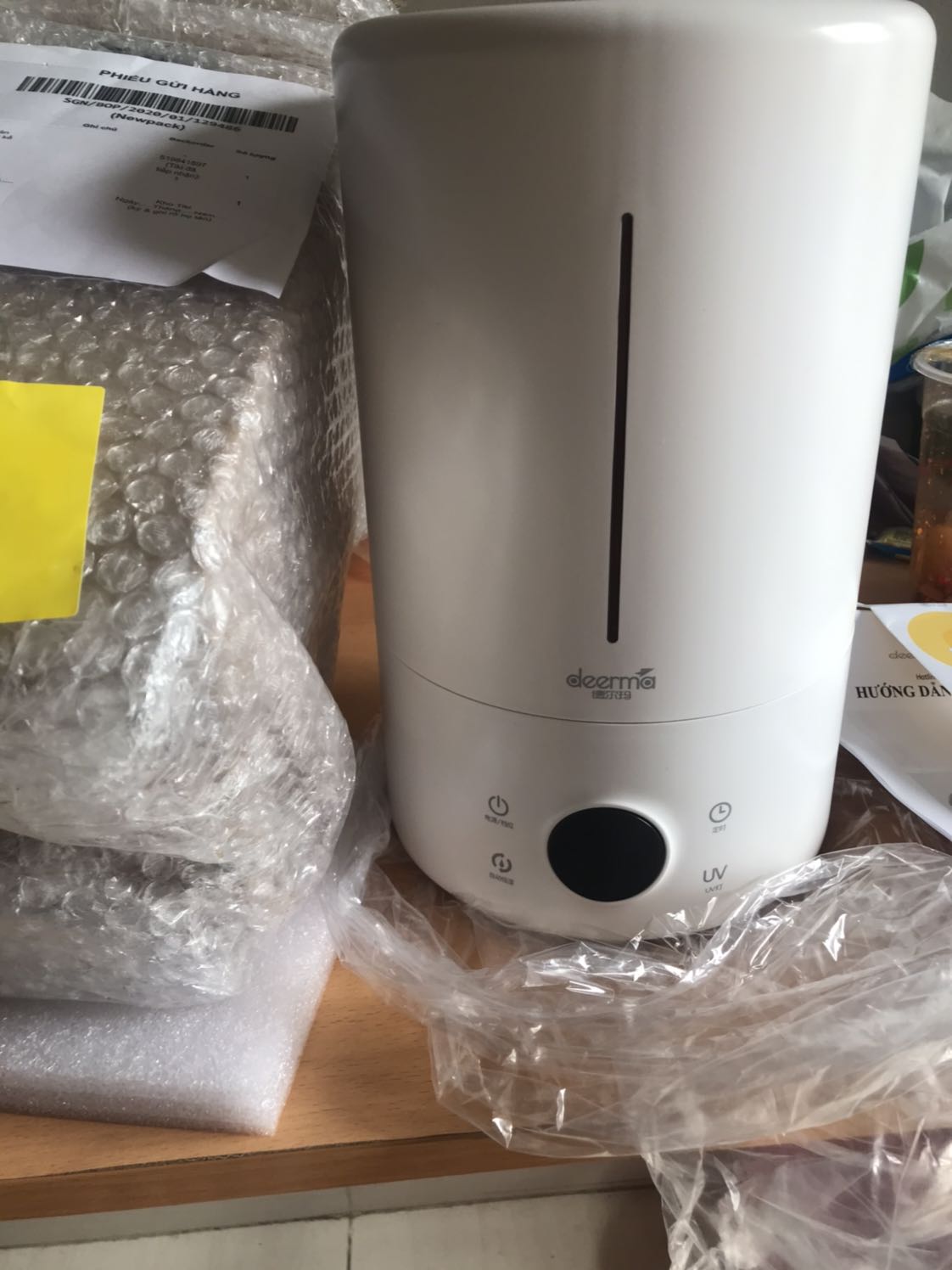 về cơ bản khi nhận hàng thì thấy tất cả mọi thứ rất ok. mà Bị thiếu mất cái ion. lh với shop và đang chờ ion gửi về. hnay đã sài thử thấy phun sương tốt máy êm. mẫu mã đẹp.