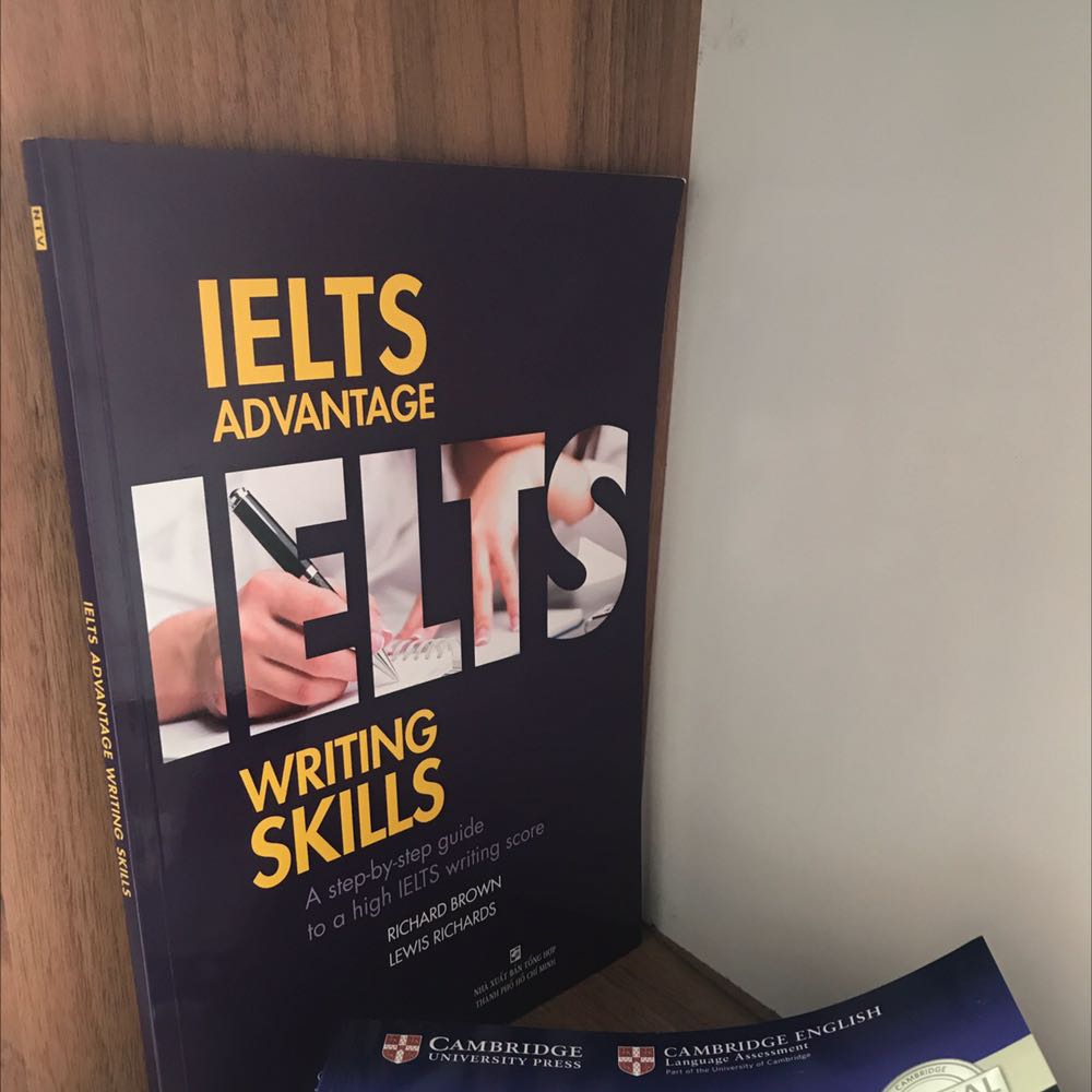 Sách giao nhanh. Mình đang tự ôn lại để thi, đọc đánh giá ở nhiều trang thì cuốn này phù hợp cho người học có đã có nền tảng, cần thi điểm cao. Sách hướng dẫn dễ hiểu, có màu sinh động đỡ bị chán.