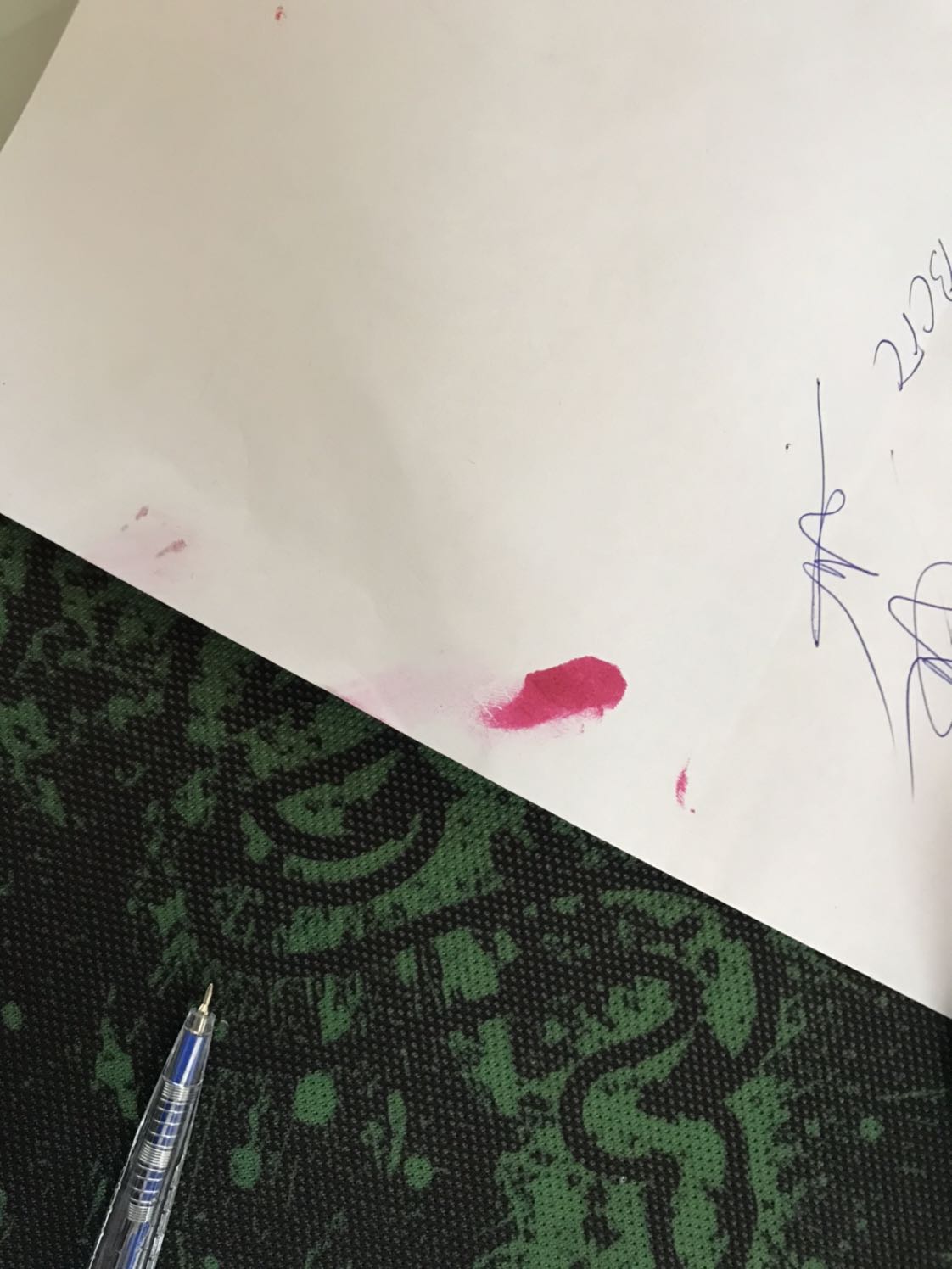 K giống màu đỏ mà toàn màu hồng. In ra màu nhìn chán trông kinh lên được