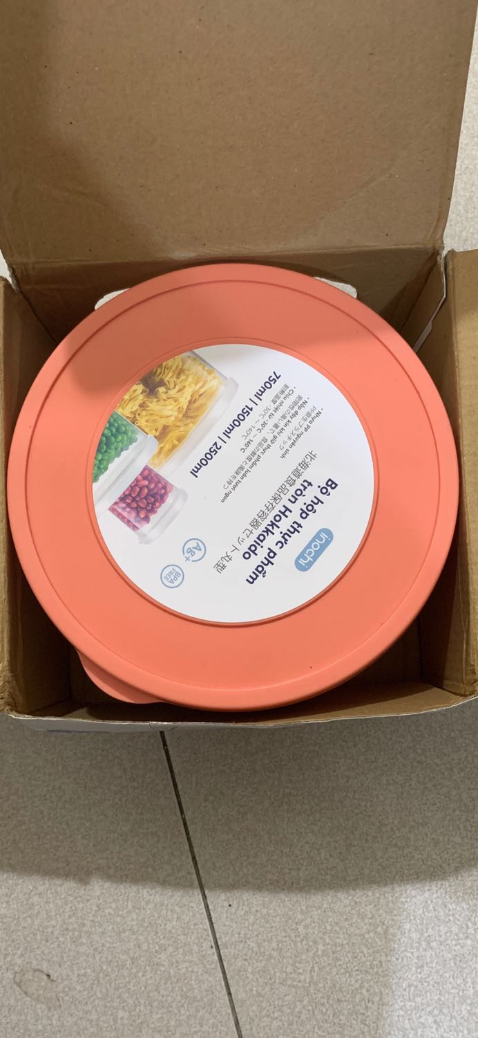 Bộ hộp này rất đẹp, màu sắc bắt mắt, quan trọng là nhựa rất mướt, nắp kín, chất lượng tương cứng với giá tiền.