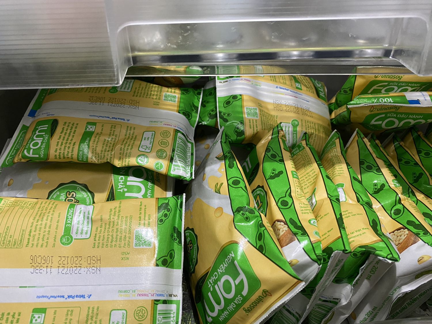 Vì dịch nên không đi mua được, mình lên tiki tìm thì bất ngờ là có giao ngay trong 2h, mình thử đặt xem có đúng như quảng bá không thì chính xác, hẹn giao trước 5h thì 4h30’ hơn đã đến nơi, sản phẩm tốt, thùng không hư hay méo mó, đã vậy giao hàng còn nhanh nữa