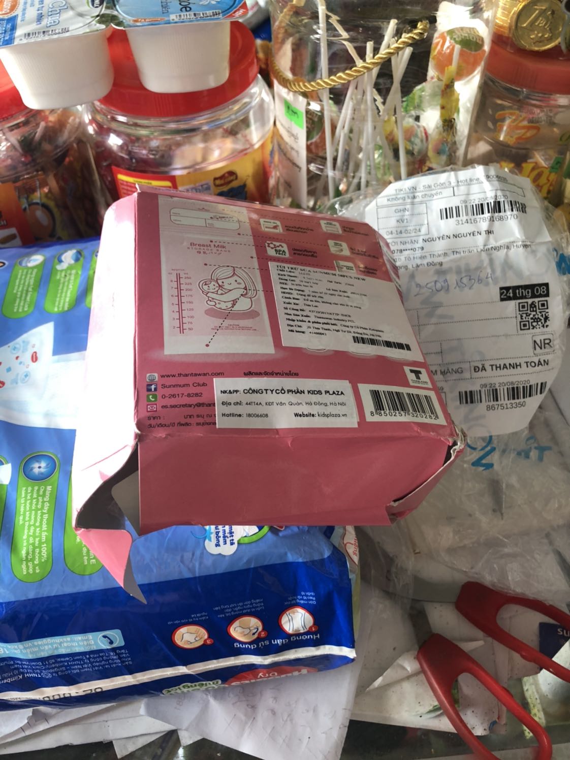 Đóng gói quá chán. Chỉ bọc một lớp ni lông như màng co bên ngoài. Khi nhận thì hộp móp méo lung tung muốn xổ ruột bên trong ra ngoài hộp luôn. Đóng gói quá chán. Chỉ bọc một lớp ni lông như màng co bên ngoài. Khi nhận thì hộp móp méo lung tung muốn xổ ruột bên trong ra ngoài hộp luôn.