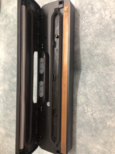 Máy dễ sử dụng, shop tư vấn ok và dóng gói sp tỉ mỉ điểm cộng phần này. Riêng máy kén túi có ưu có nhược Ưu là sd đúng loại túi hút đẹp và kín gió và ép chặt, nhược thì tốn chi phí mua đubgs loại túi đó, nói chung sp ok