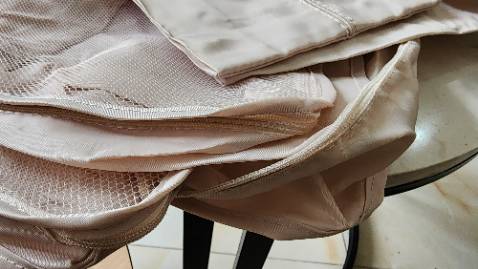 Giao hàng nhanh, đóng gói cẩn thận. Sản phẩm đẹp, nhẹ, gọn và không thấm nước. Nên mua !!!