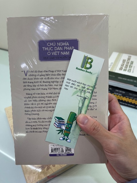 Cả 4 cuốn sách mình mua của Shop này đều còn nguyên seal đóng gói rất cẩn thận , nhiều xốp bảo vệ đến khó tin , mình rất hài lòng 
Sẽ ủng hộ tiếp . Chú ý giao hàng nhanh 1 chút thì tuyệt vời hơn nữa