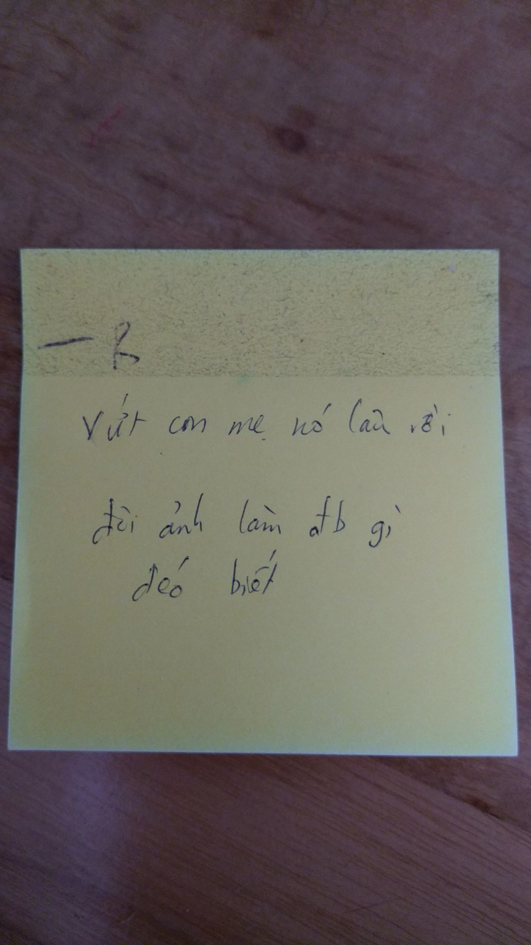 Phần lò xo của sản phẩm bị rơi ra sau một thời gian ngắn sử dụng.