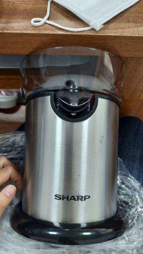 Máy của mình vừa nhận đã bị lem mực và xước ntn. Máy thì mình chưa dùng nên chưa biết có mạnh hay êm không? nhưng nhìn tổng thể cũng khá ổn so với giá tiền