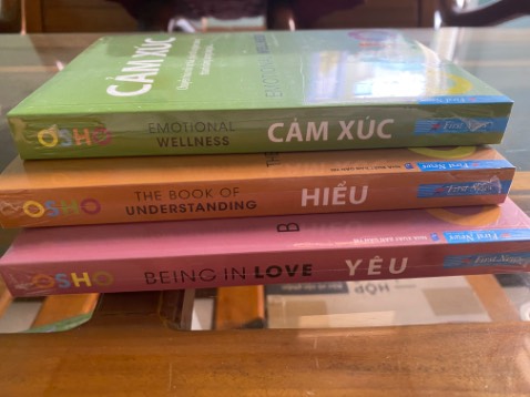 Tiki giao hàng nhanh, sách mới còn nguyên màng bọc. Bìa sách đẹp